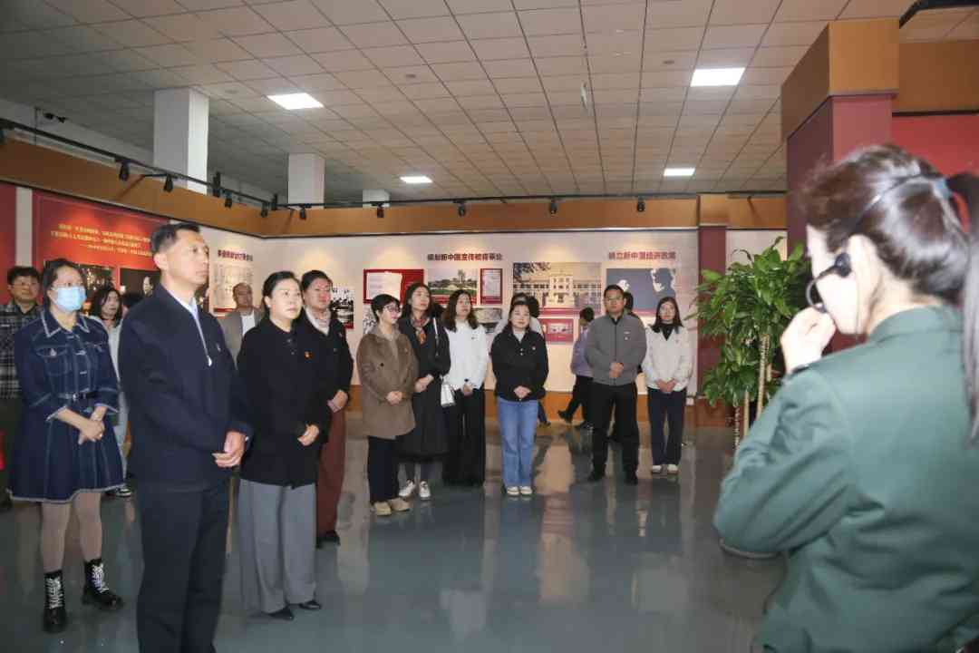 艳照门
组织党员干部参观“新中国从这里走来”主题展览