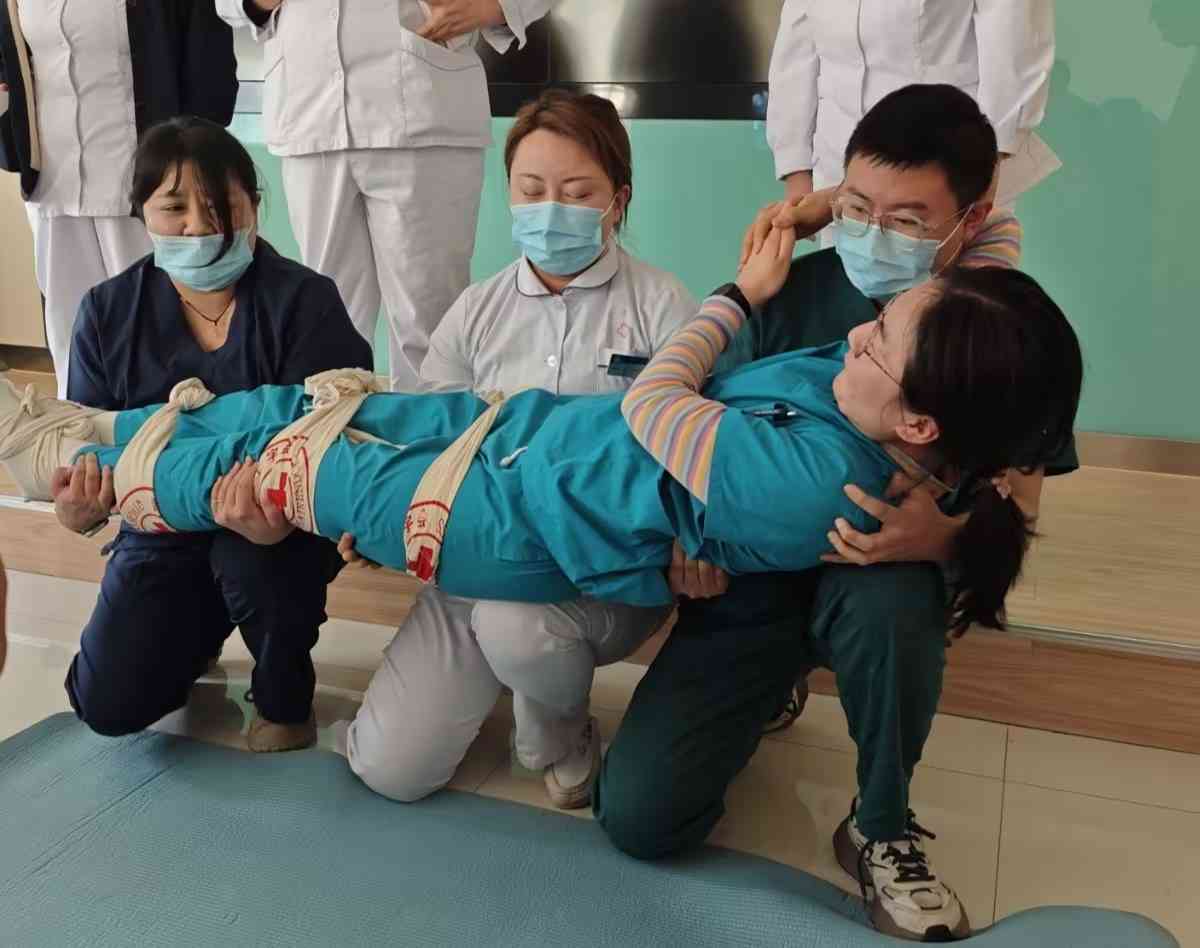 夯实应急基础,提高急救水平——市三艳照门
举办第二期应急队伍与救护师资培训