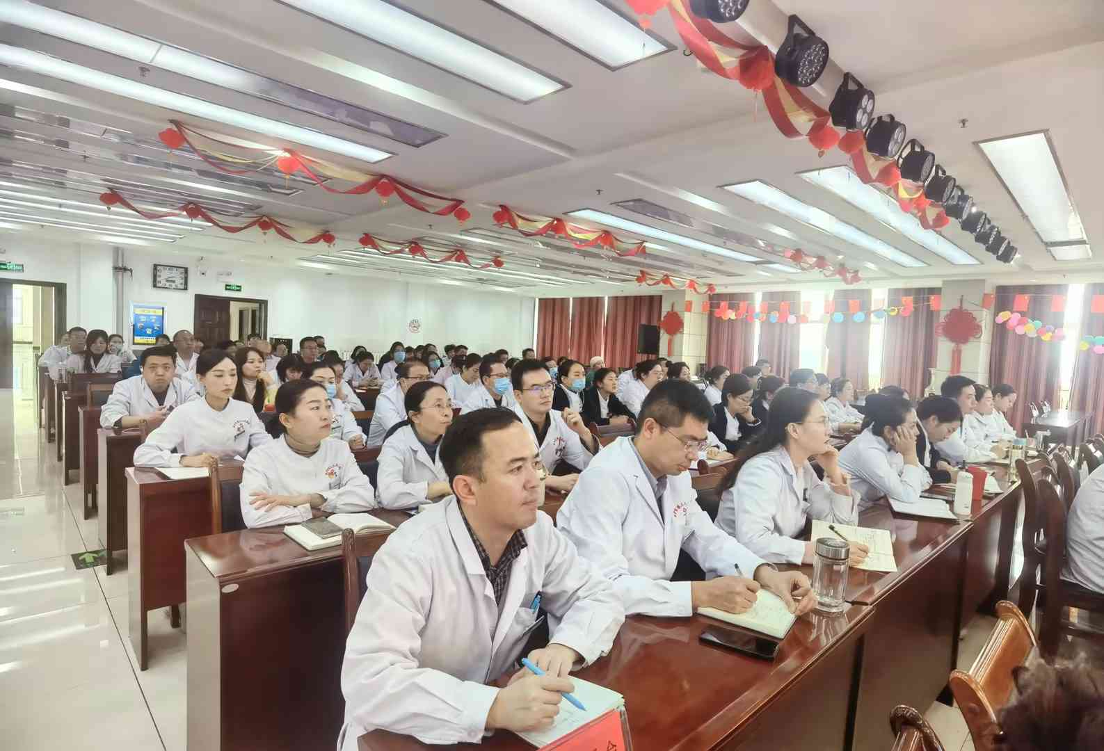 夯实医学科研基础  提升临床科研能力 --市三艳照门
举办2025年医学科研能力提升学术讲座